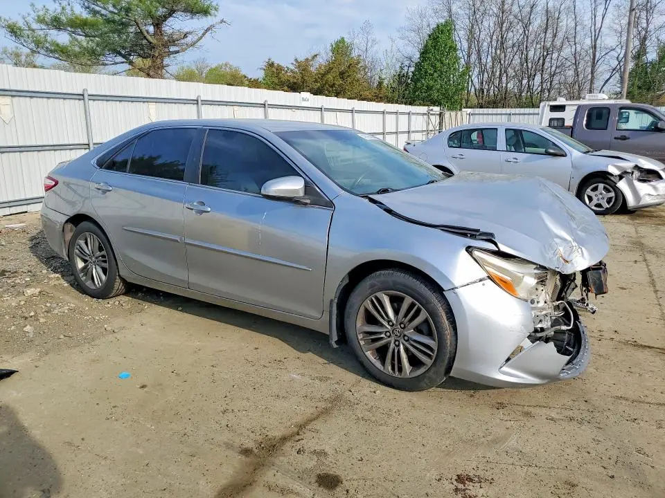 2016 TOYOTA CAMRY SE  