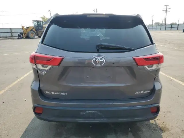 2019 TOYOTA HIGHLANDER SE  