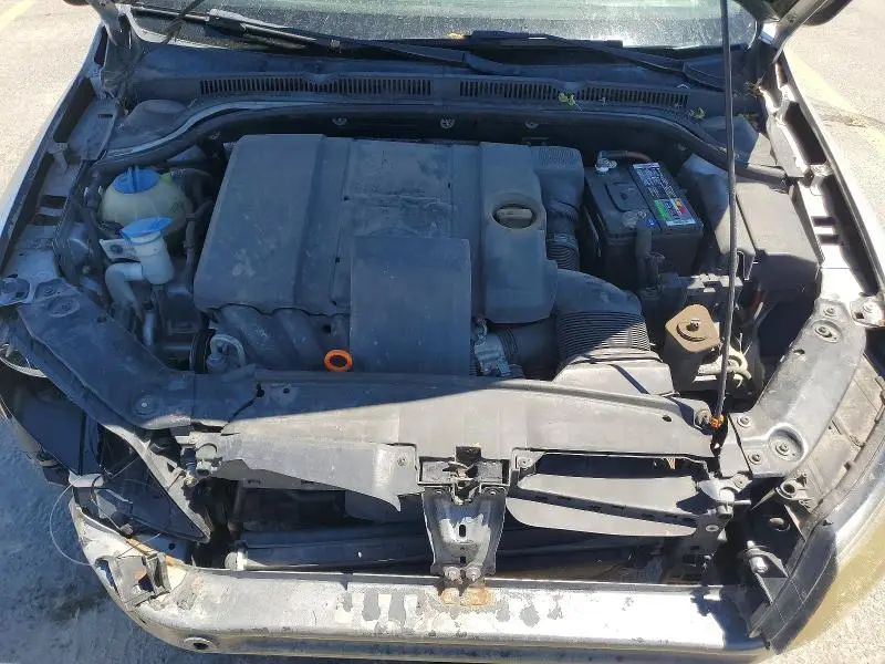 2011 VOLKSWAGEN JETTA SE  