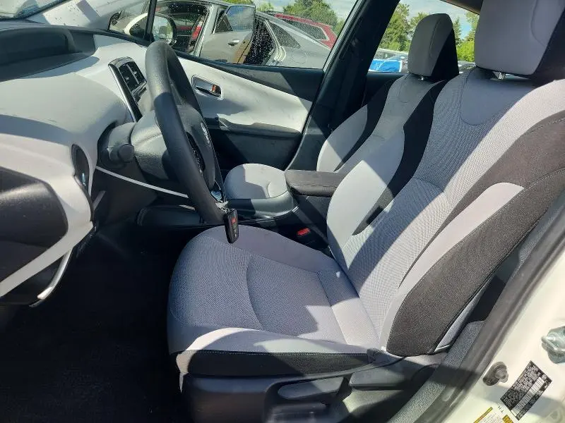 2019 TOYOTA PRIUS LE  