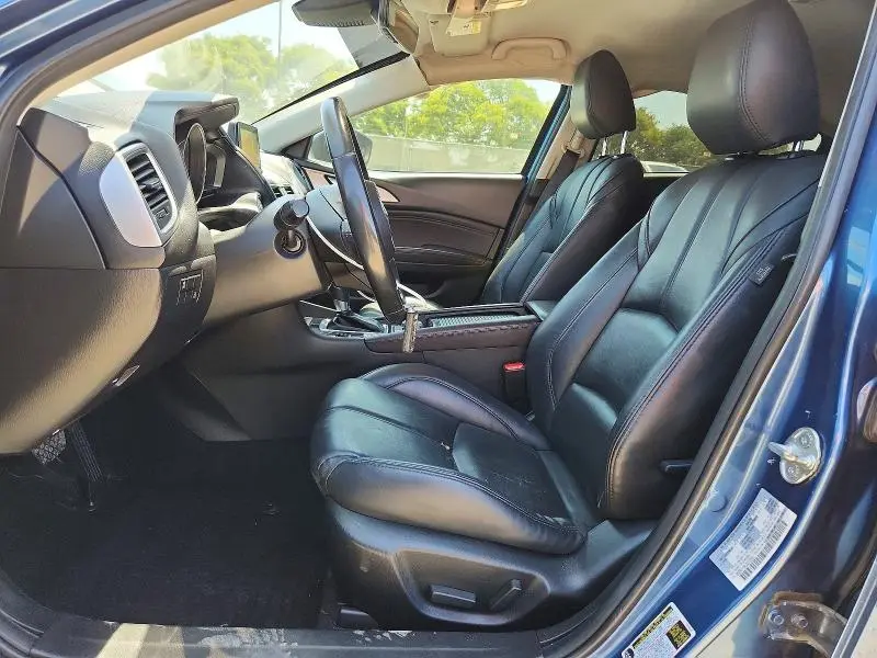 2018 MAZDA 3 TOURING  