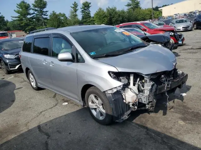 2018 TOYOTA SIENNA LE  
