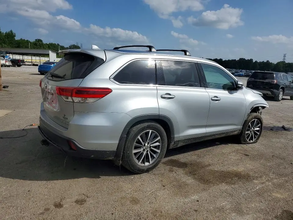 2019 TOYOTA HIGHLANDER XLE  