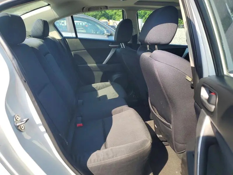 2011 MAZDA 3 S  