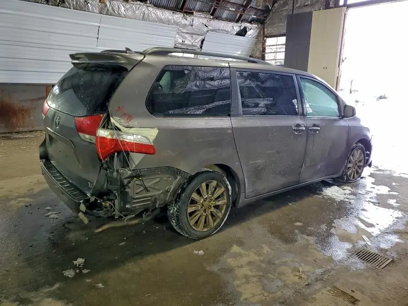 2011 TOYOTA SIENNA XLE  