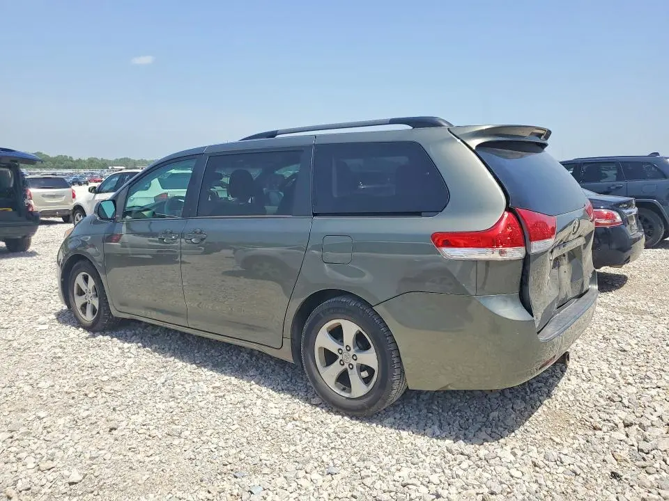 2011 TOYOTA SIENNA   