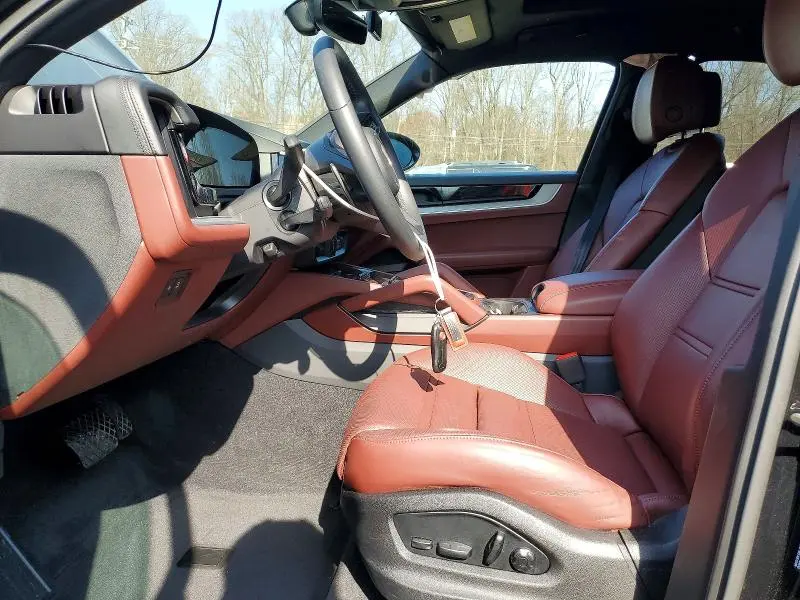 2024 PORSCHE CAYENNE   