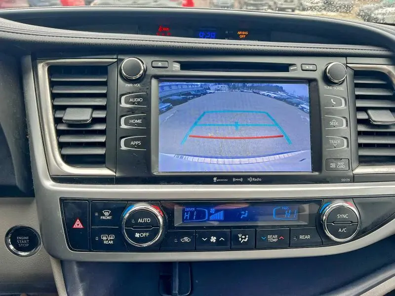 2018 TOYOTA HIGHLANDER SE  