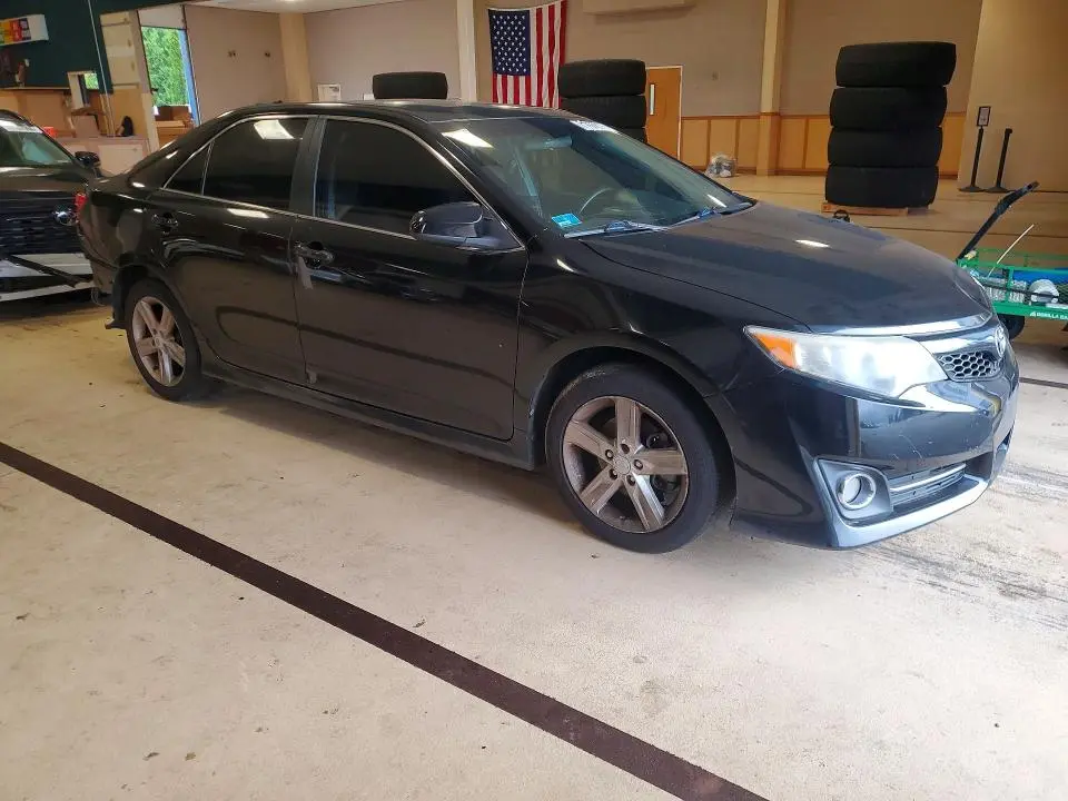 2012 TOYOTA CAMRY SE  