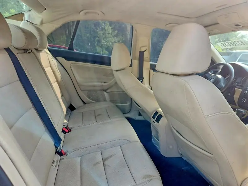 2010 VOLKSWAGEN JETTA SE  