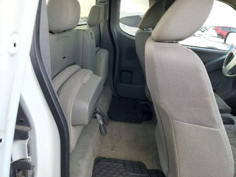 2015 NISSAN FRONTIER S  