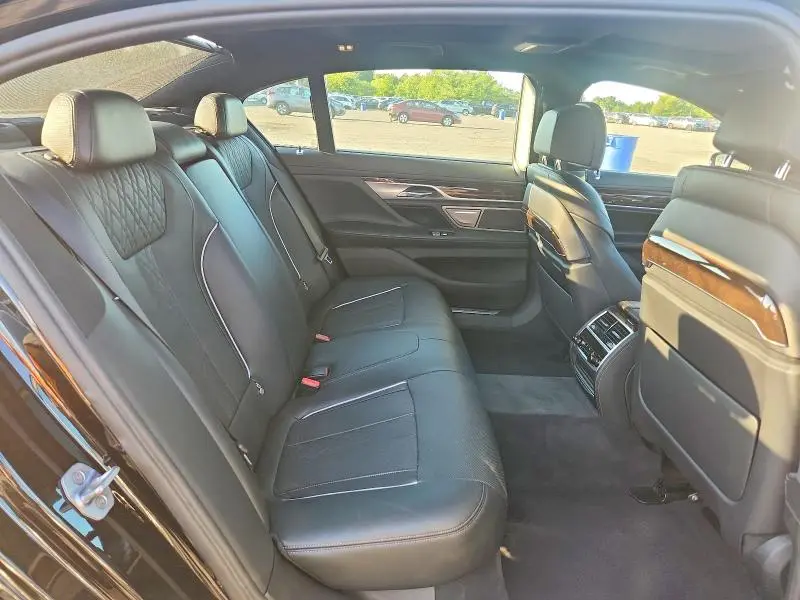 2016 BMW 750 XI  