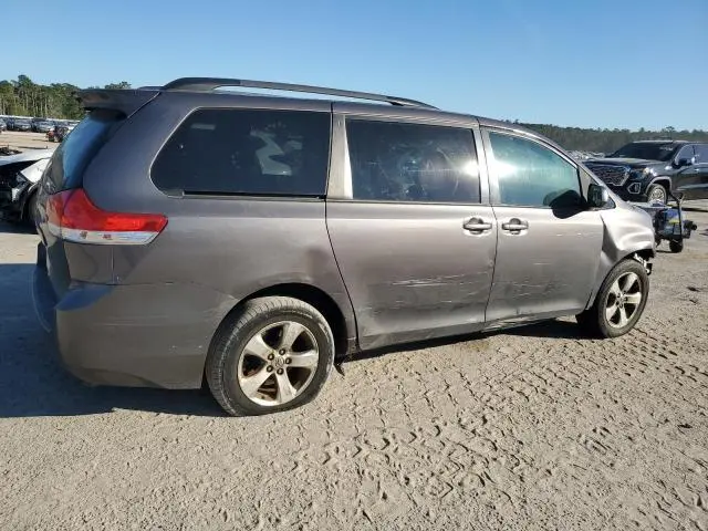 2013 TOYOTA SIENNA LE  