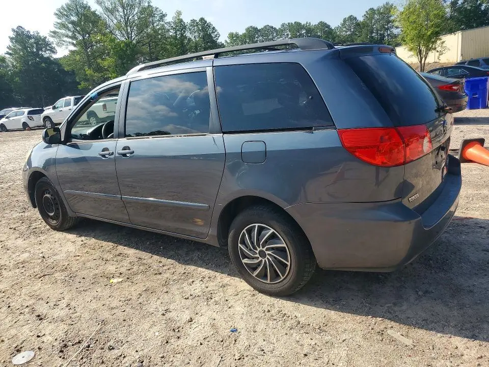 2010 TOYOTA SIENNA LE 8-PASSENGER  
