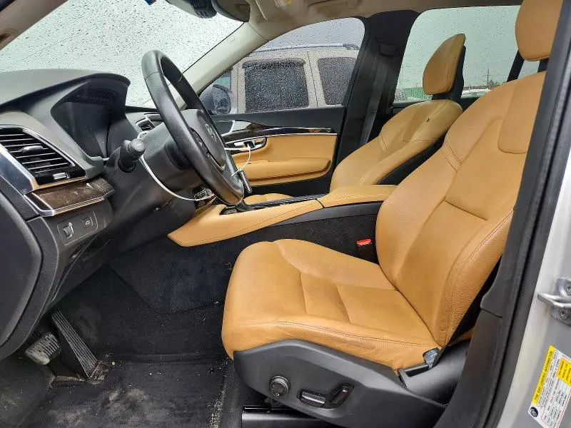 2016 VOLVO XC90 T6  