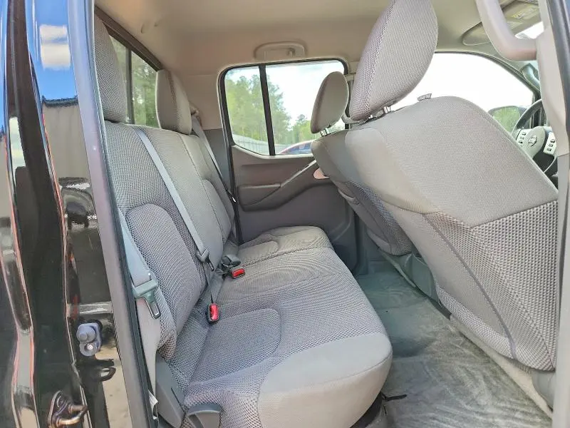 2015 NISSAN FRONTIER SV  