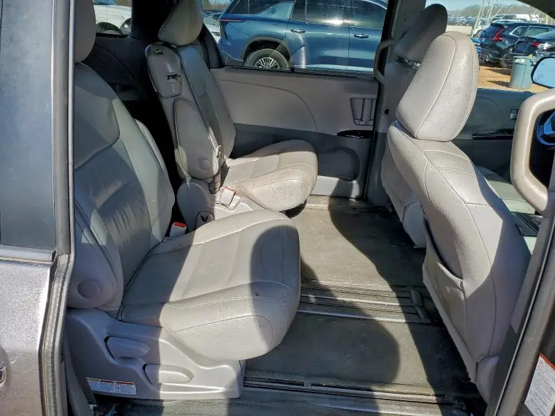 2015 TOYOTA SIENNA XLE  