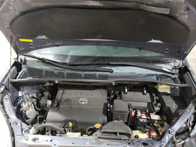 2015 TOYOTA SIENNA LE  