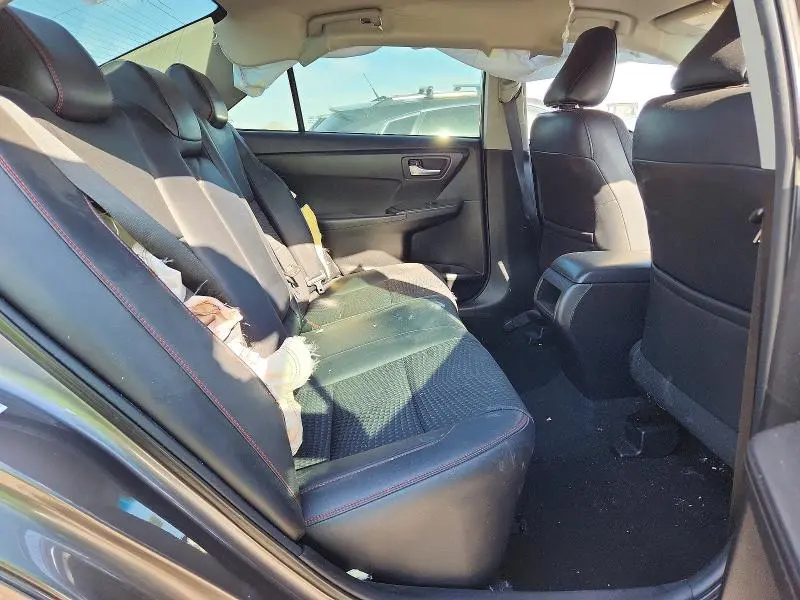 2015 TOYOTA CAMRY SE  