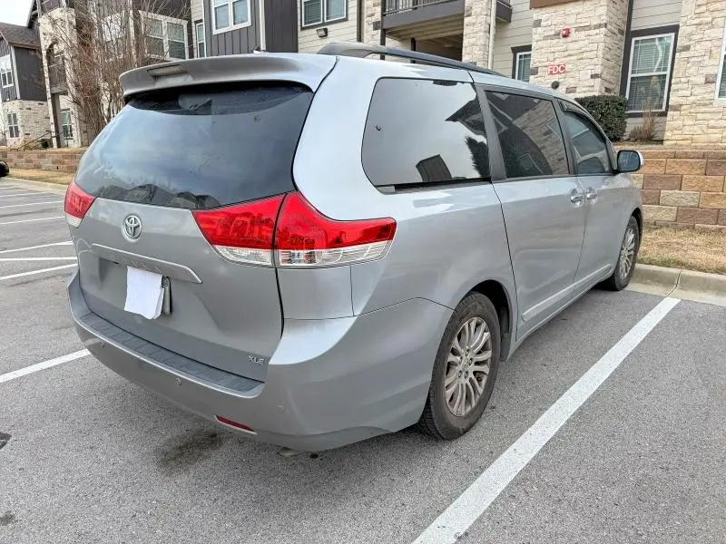 2011 TOYOTA SIENNA XLE  