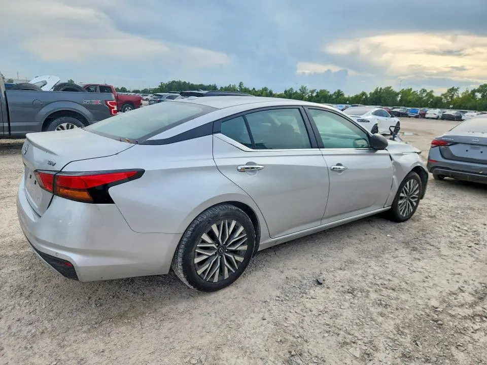 2024 NISSAN ALTIMA SV  