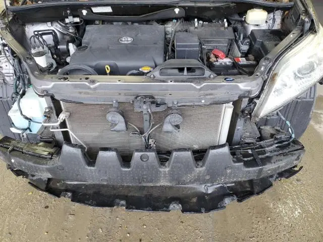 2015 TOYOTA SIENNA XLE  