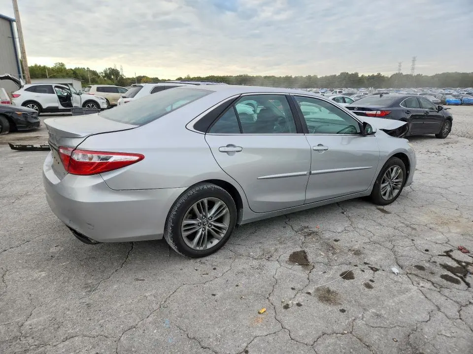 2017 TOYOTA CAMRY SE  