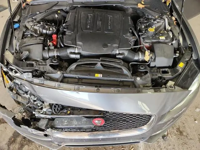 2017 JAGUAR XE PRESTIGE  