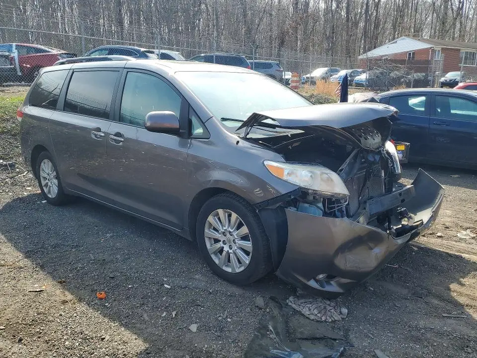 2014 TOYOTA SIENNA XLE 7-PASSENGER  