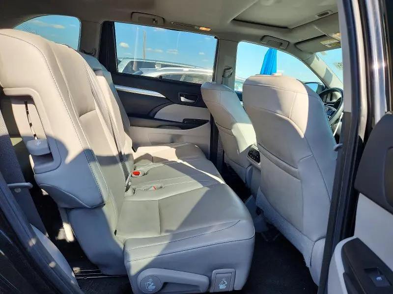 2019 TOYOTA HIGHLANDER XLE  