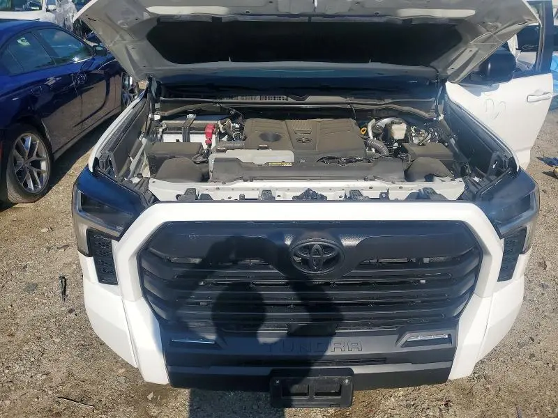 2023 TOYOTA TUNDRA SR5  