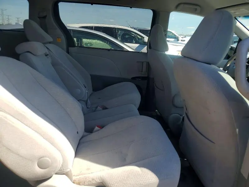 2013 TOYOTA SIENNA LE  