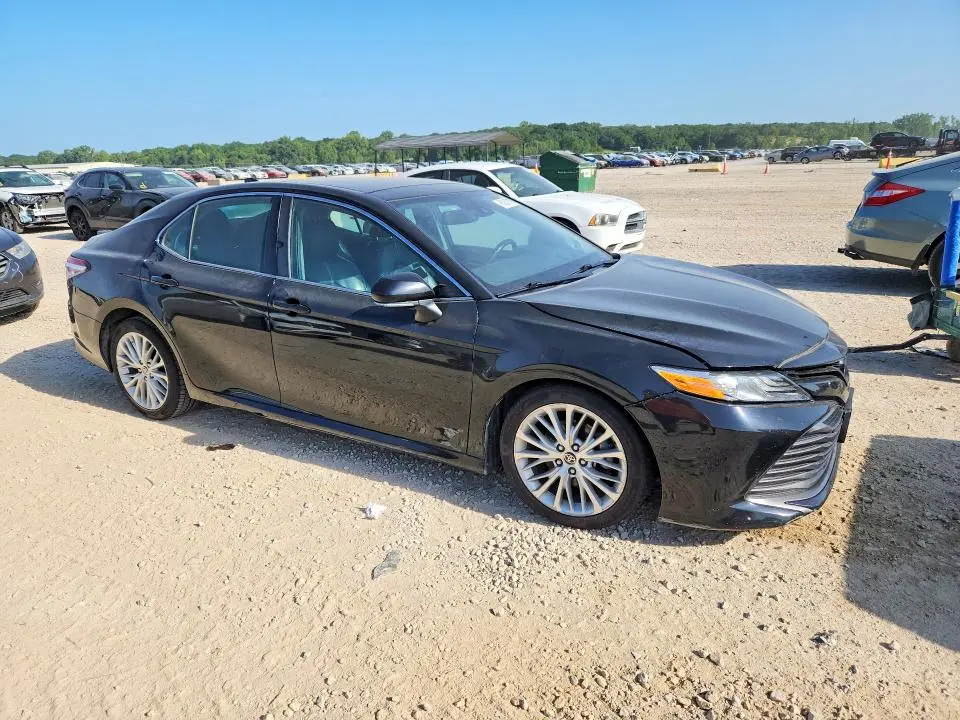 2020 TOYOTA CAMRY XLE  