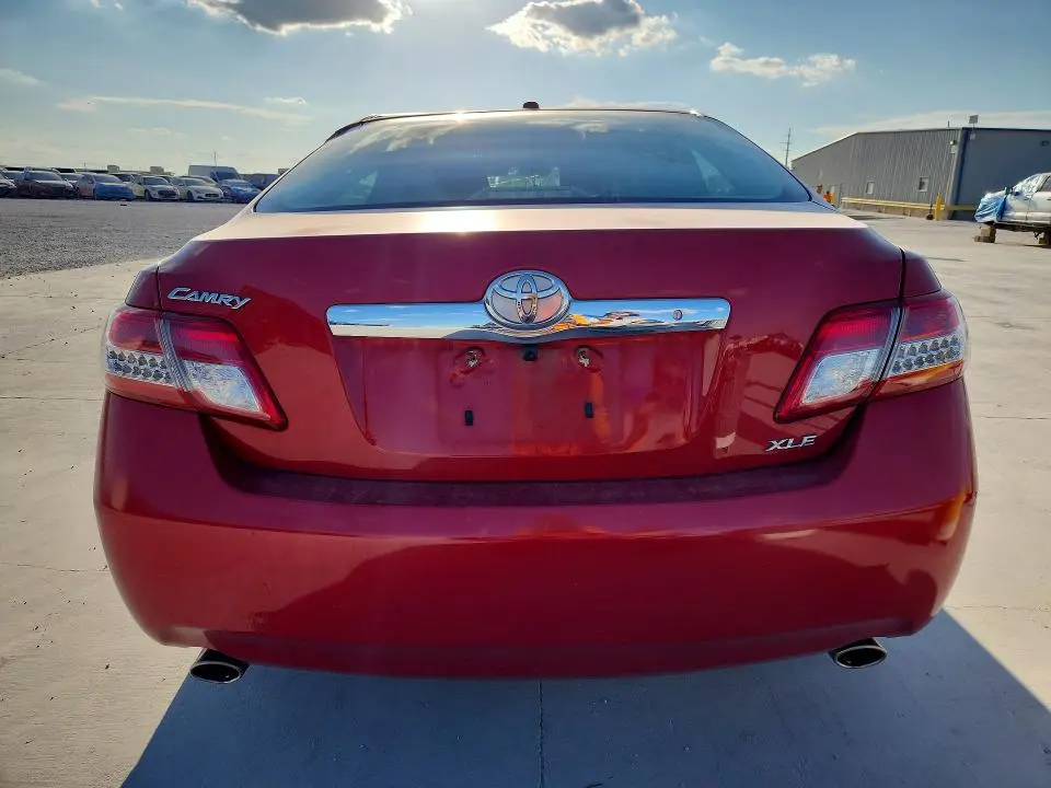 2011 TOYOTA CAMRY XLE V6  