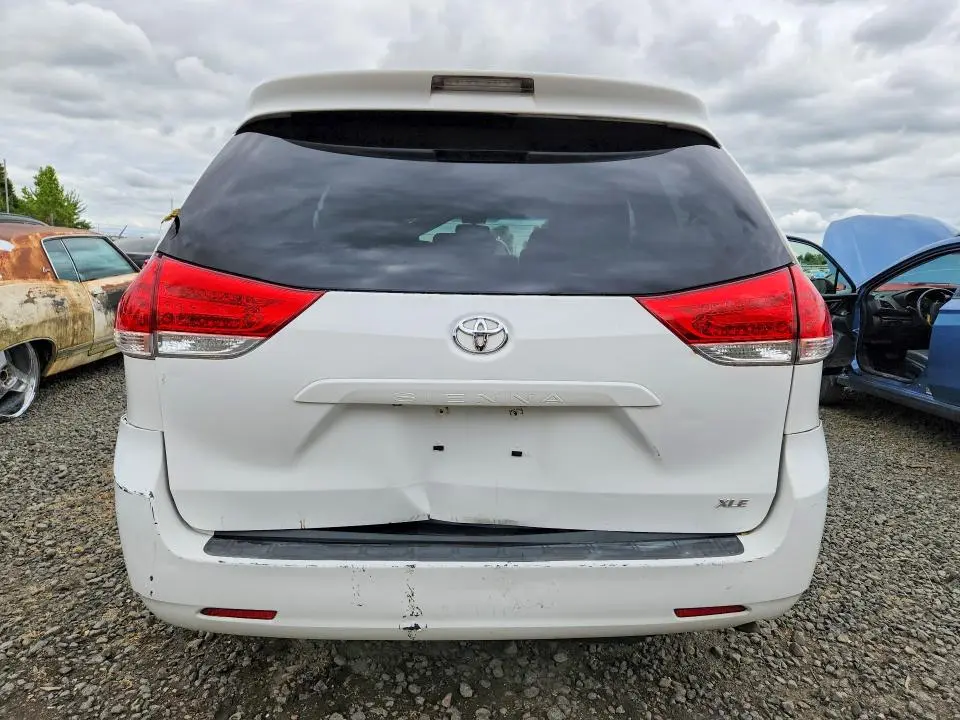 2011 TOYOTA SIENNA XLE 8-PASSENGER  