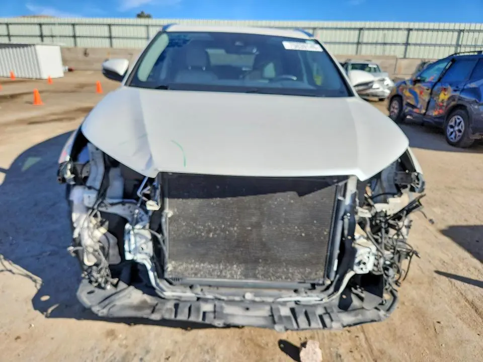 2017 TOYOTA HIGHLANDER SE  