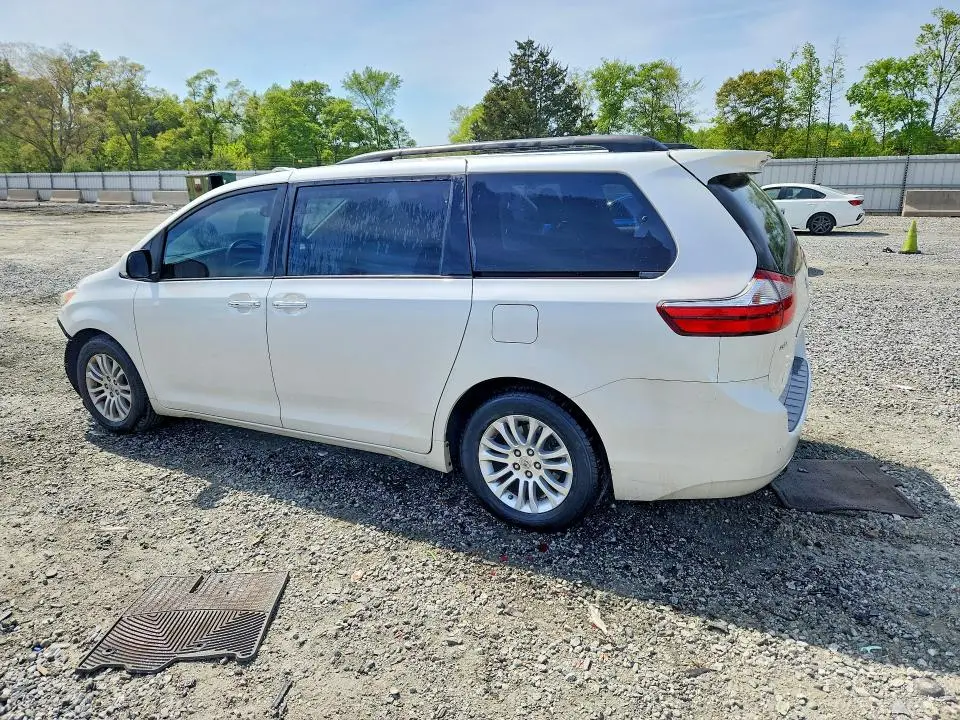 2015 TOYOTA SIENNA XLE PREMIUM 8-PASSENGER  