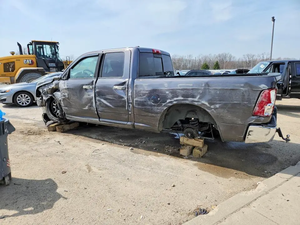 2016 RAM 1500 SLT  