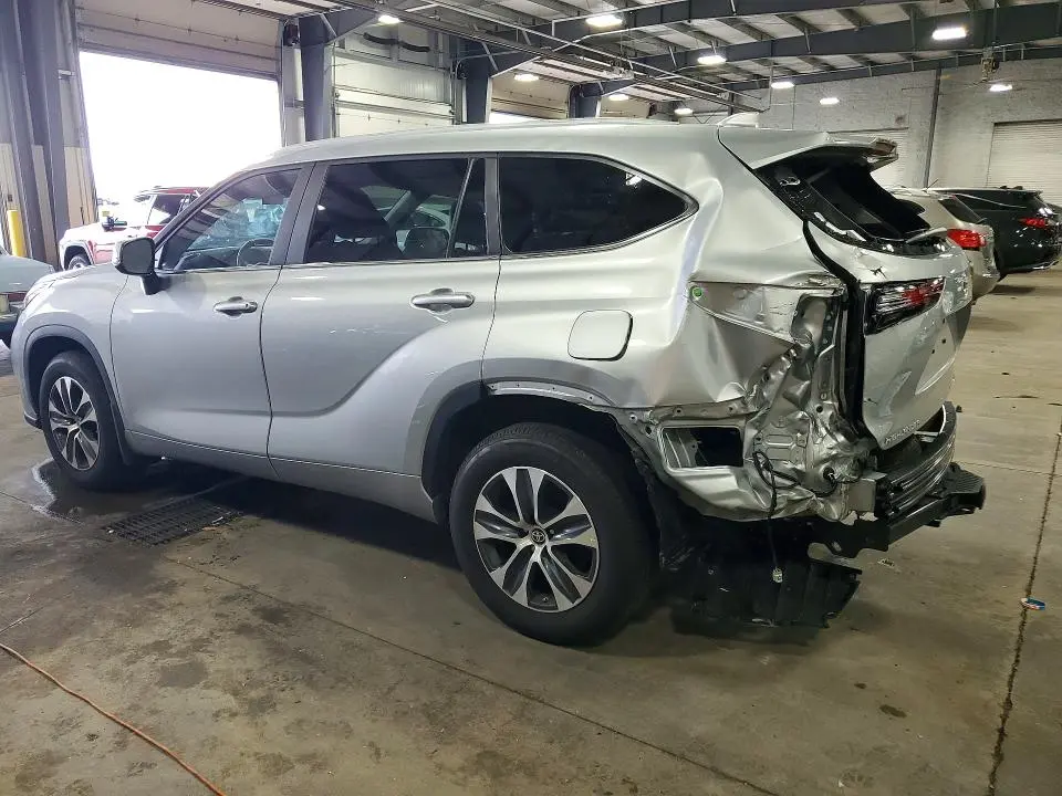 2024 TOYOTA HIGHLANDER XLE  