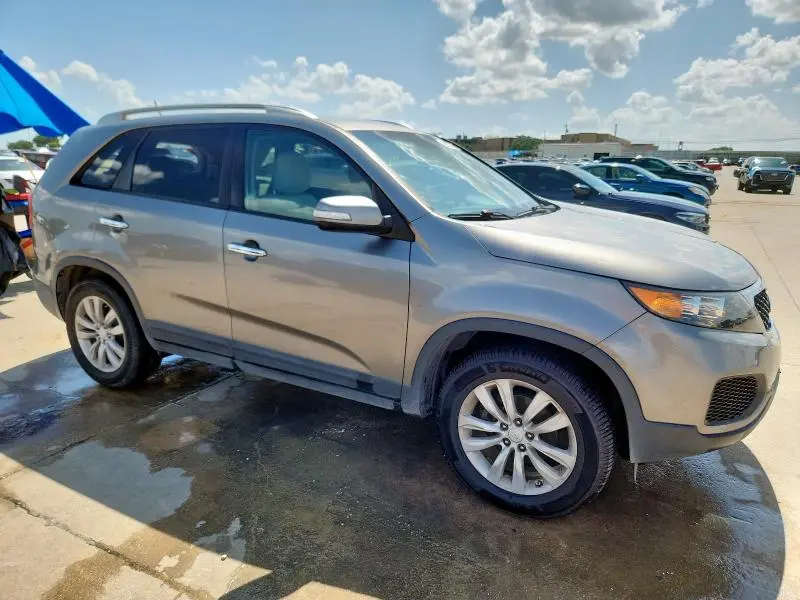 2011 KIA SORENTO BASE  