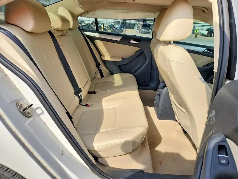 2013 VOLKSWAGEN JETTA SE  