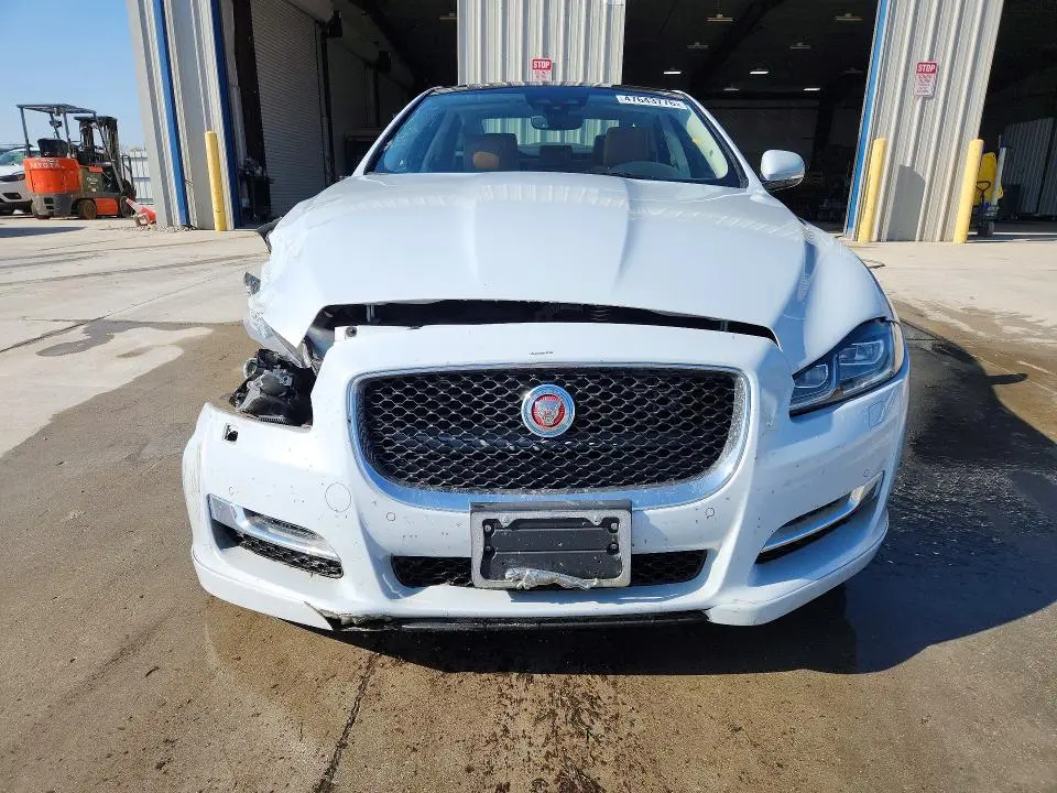 2019 JAGUAR XJ R - SPORT  