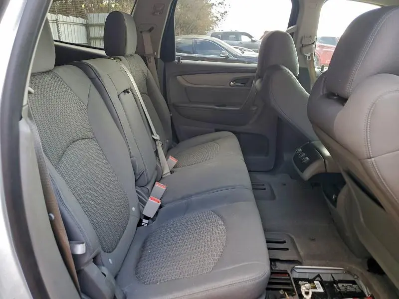 2013 CHEVROLET TRAVERSE LS  