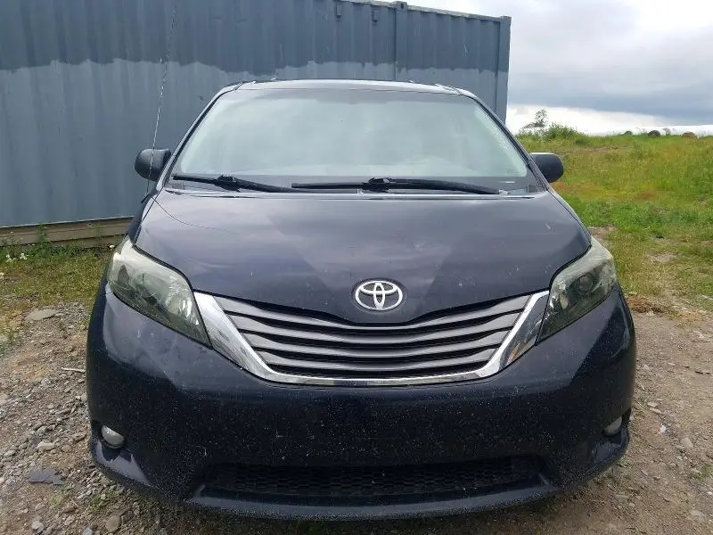 2011 TOYOTA SIENNA XLE  