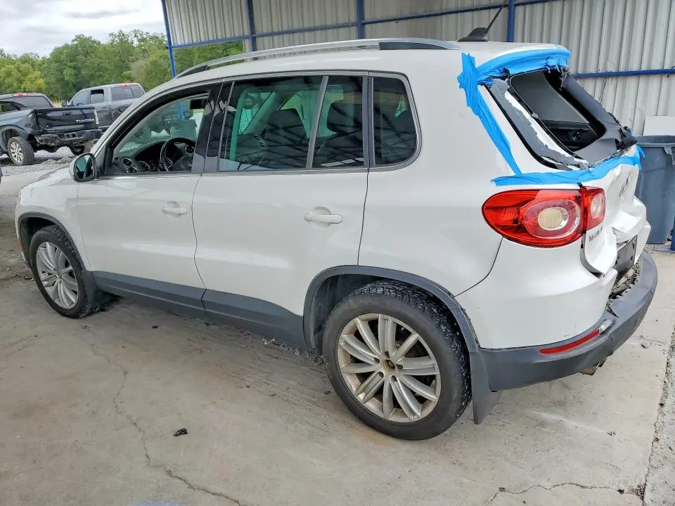 2011 VOLKSWAGEN TIGUAN S  