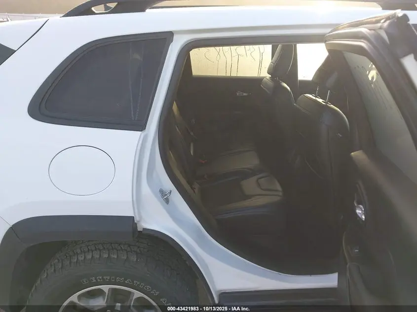 2022 JEEP CHEROKEE TRAILHAWK 4X4