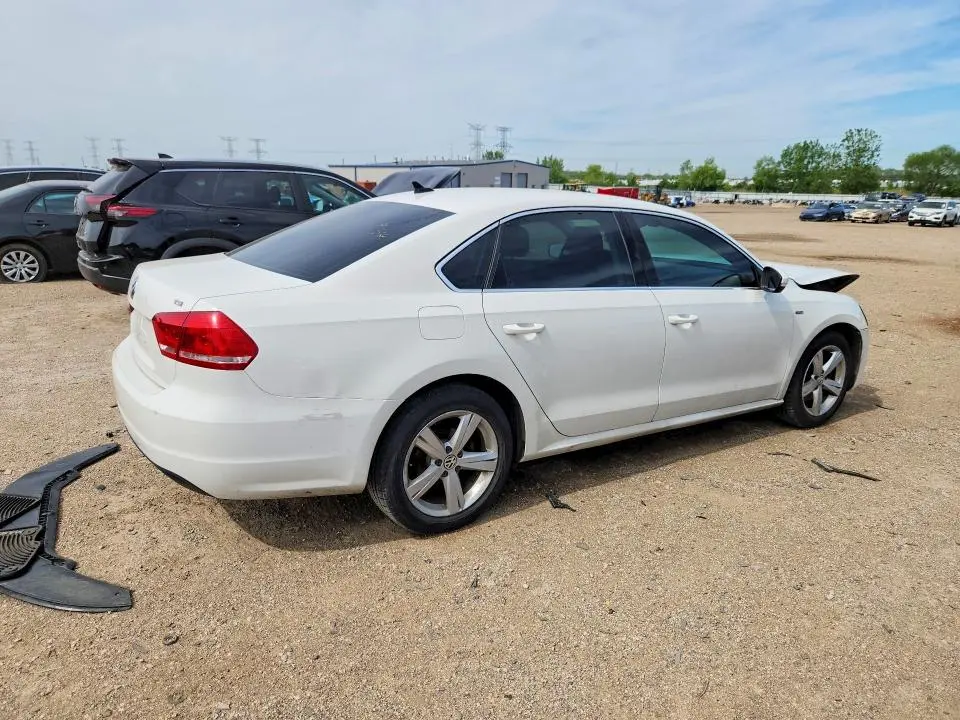 2015 VOLKSWAGEN PASSAT S  