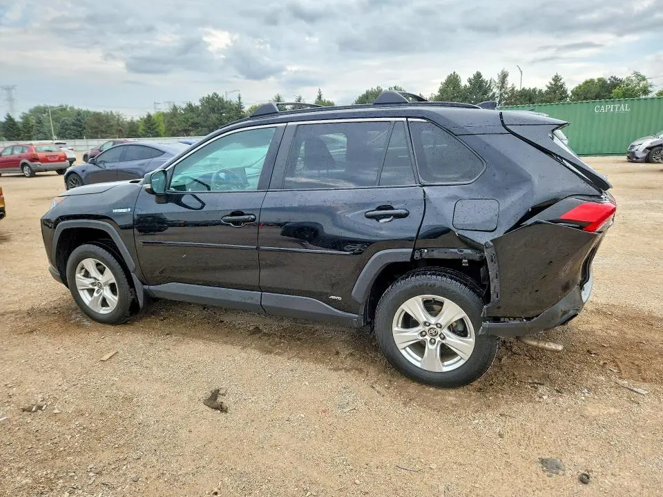 2021 TOYOTA RAV4 XLE  