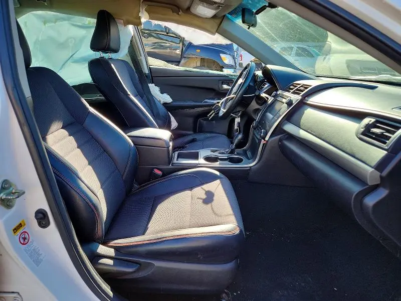 2017 TOYOTA CAMRY SE  