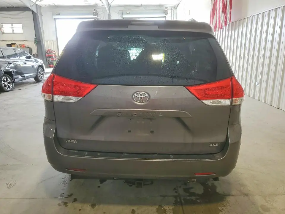 2011 TOYOTA SIENNA XLE 8-PASSENGER  